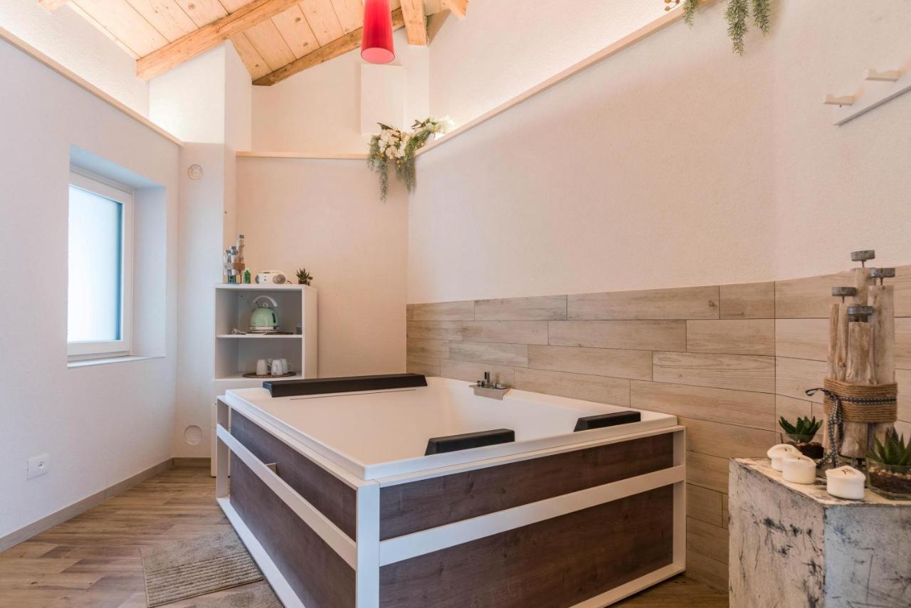 Wellness Lodge Riccardo Santa Giuliana Exterior foto